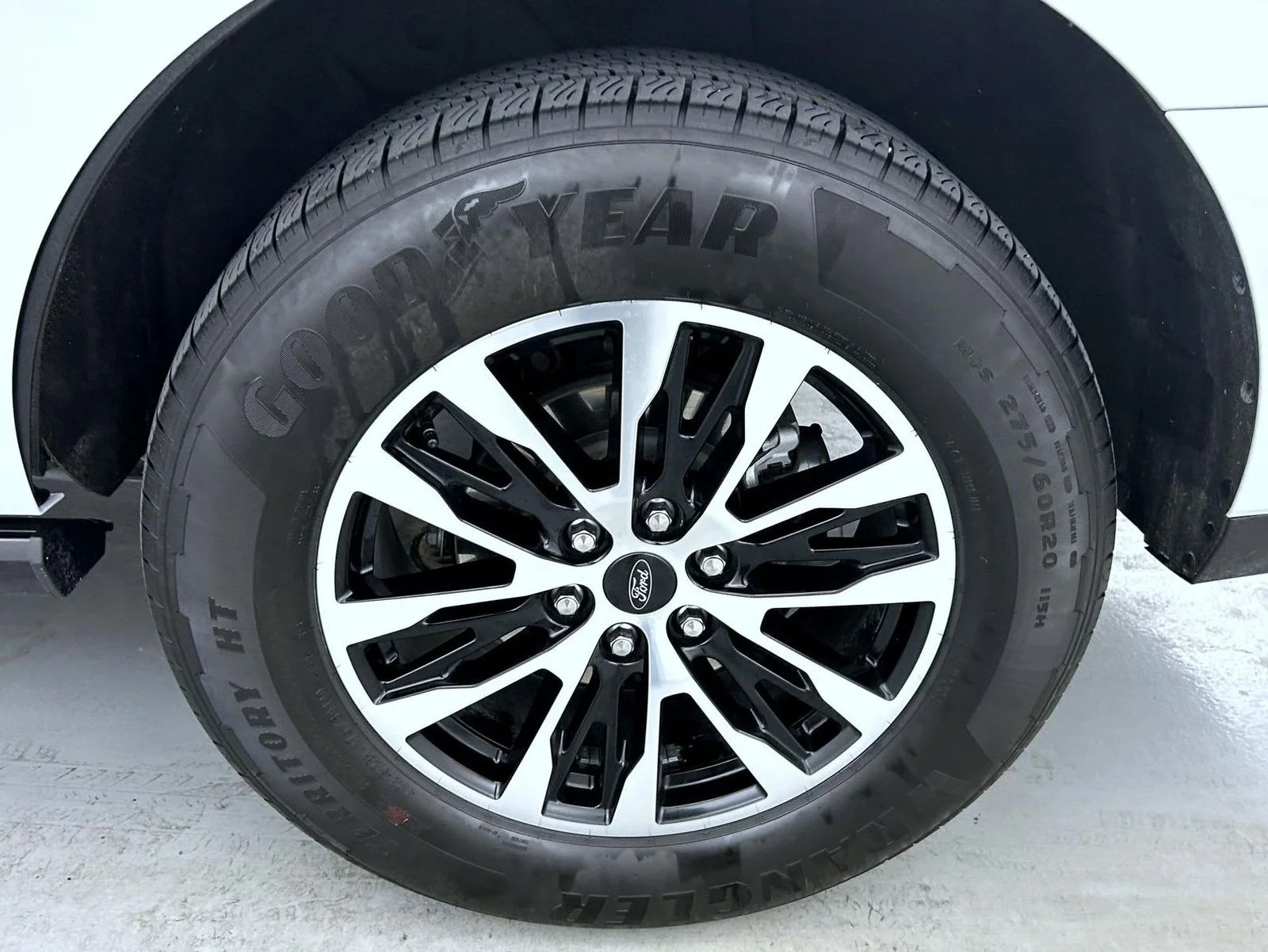 Used 2025 Silver Ford Platinum image 28