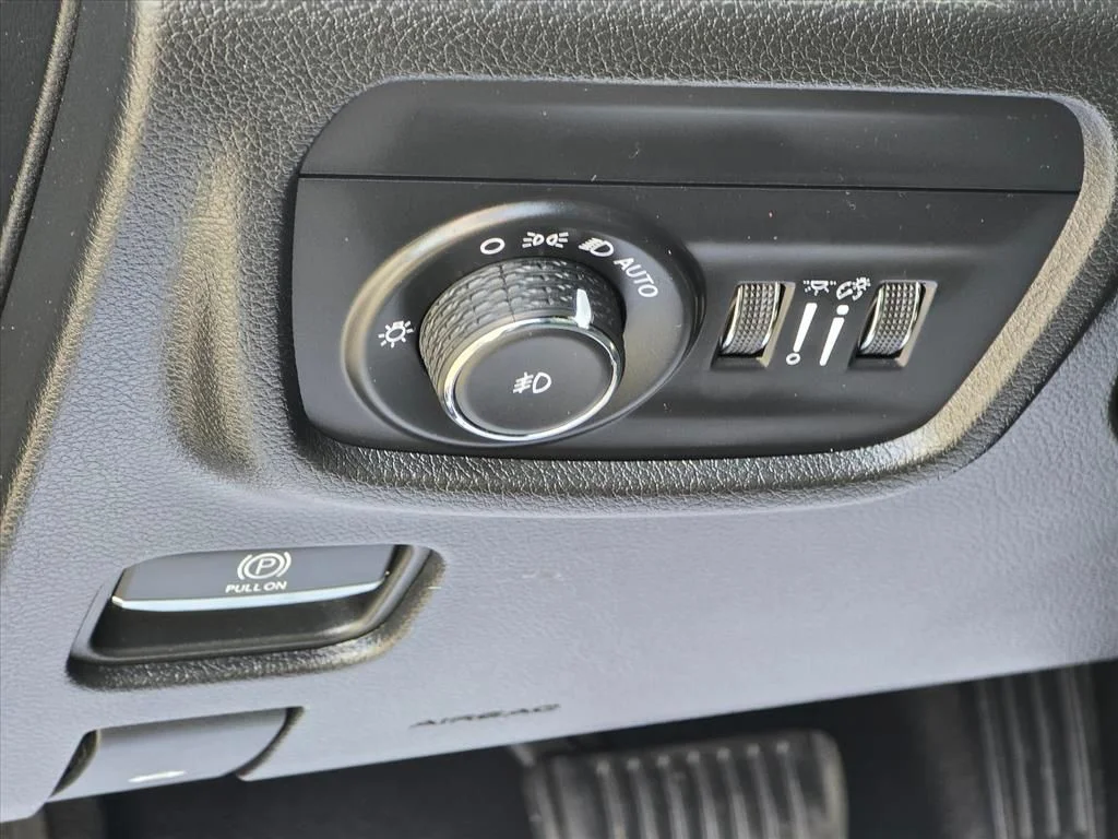 Used 2023 Black Jeep Overland image 9