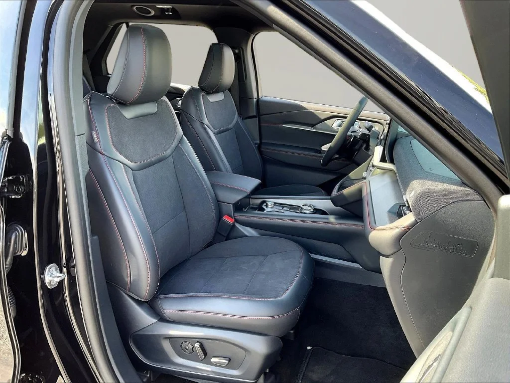 New 2027 Agate Black Metallic Ford ST image 11