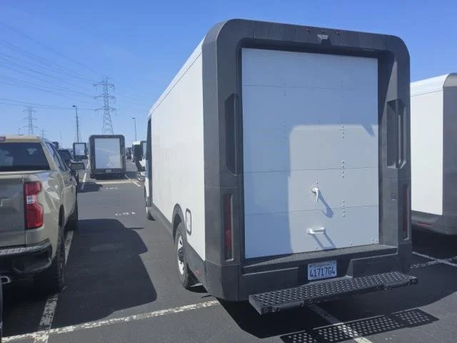 Used 2024 Oyster White BrightDrop EJY image 6