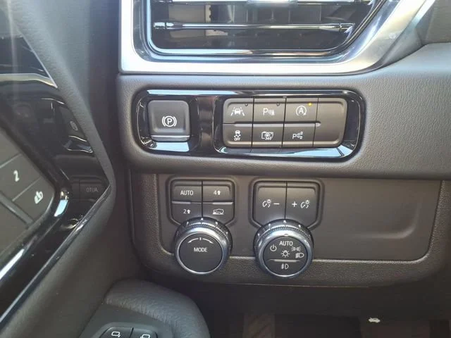 Used 2025 Onyx Black GMC Denali image 16