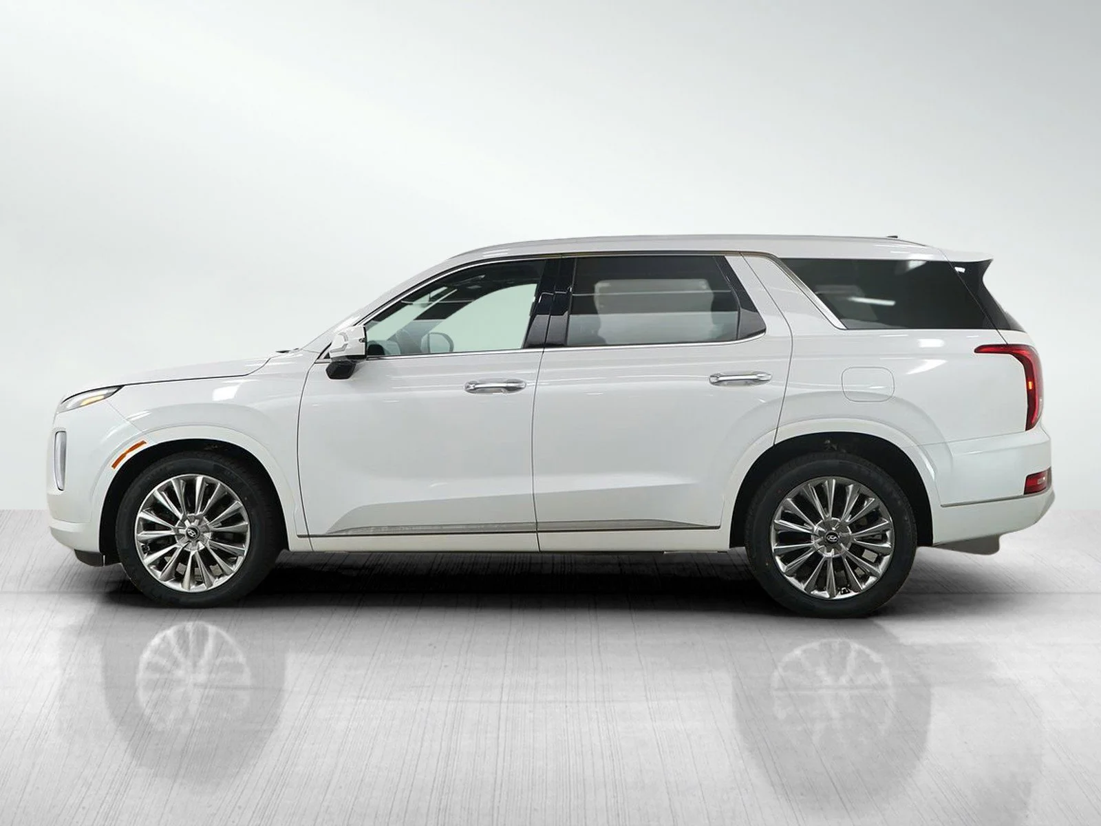 Used 2020 Hyundai Palisade Limited with VIN KM8R5DHE6LU042472 for sale in Burnsville, Minnesota