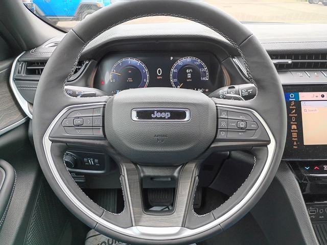 New 2026 Silver Zynith Exterior Paint Jeep Laredo Altitude image 13