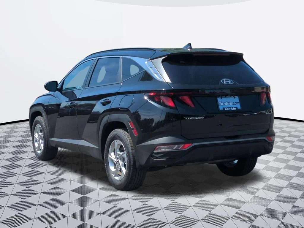 Used 2024 Black Pearl Hyundai SEL image 4