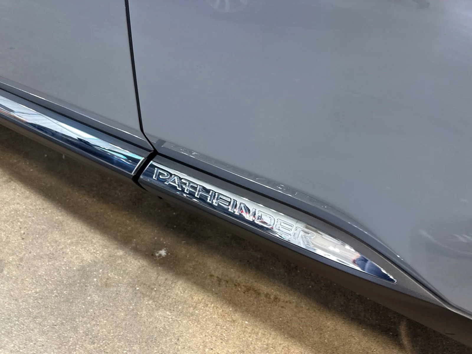 Used 2022 Gray Nissan Platinum image 10