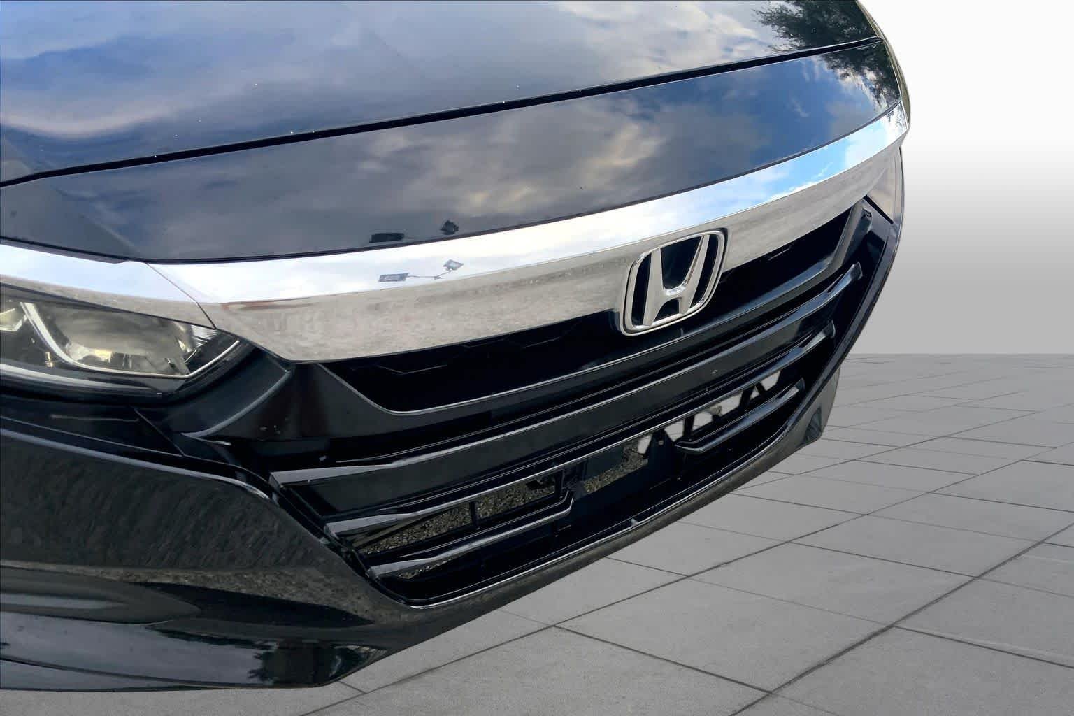 Used 2020 Crystal Black Pearl Honda LX image 29