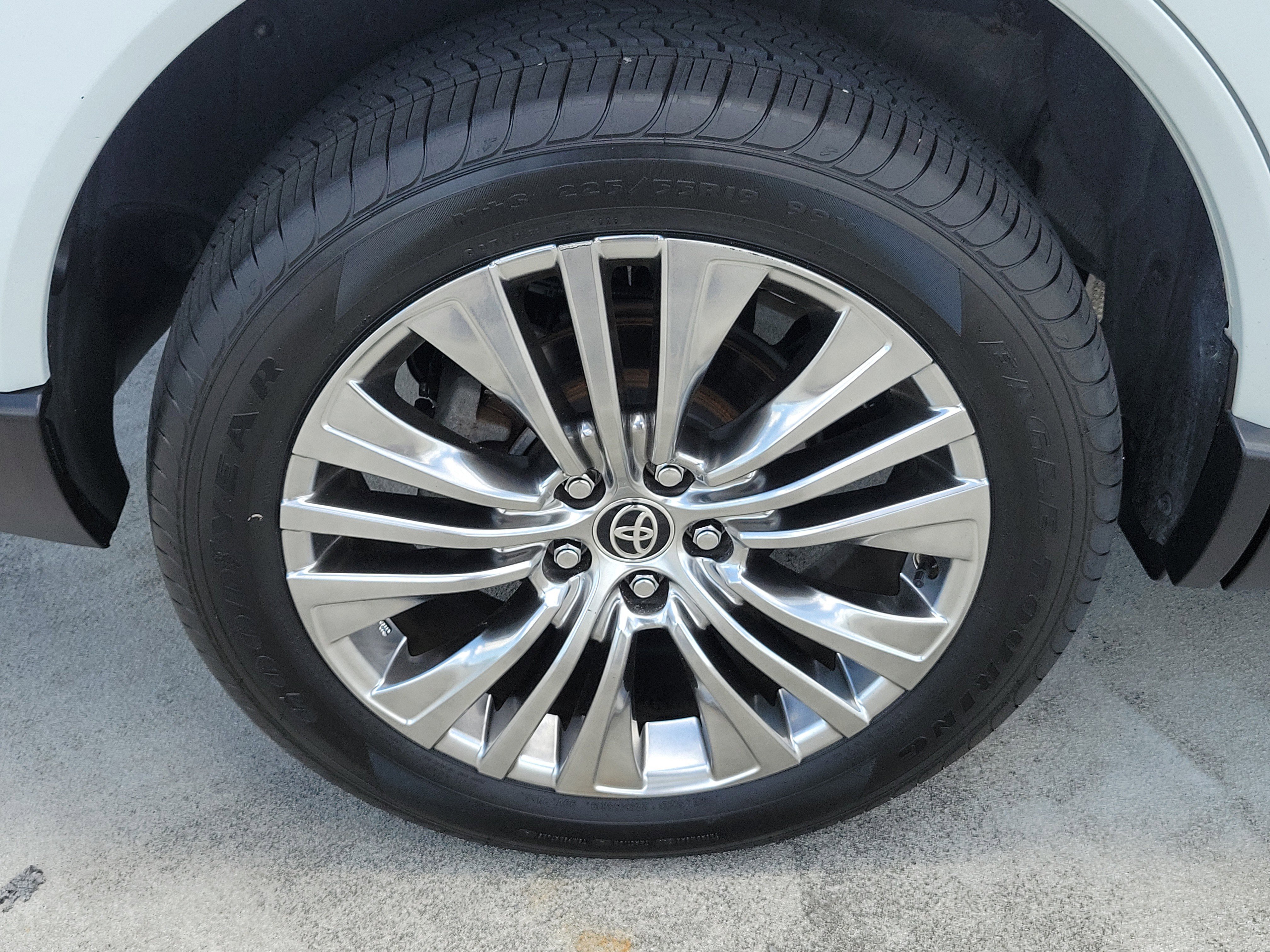 Used 2023 Pearl Toyota XLE image 7