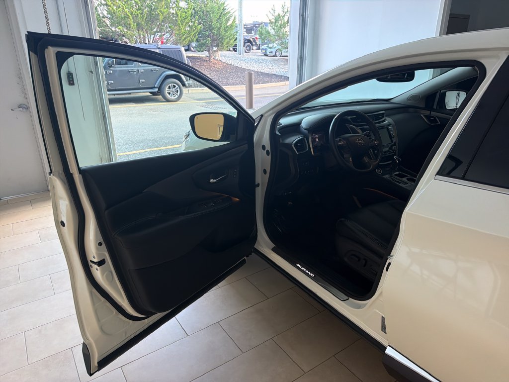 Used 2023 Pearl White Nissan SL image 10