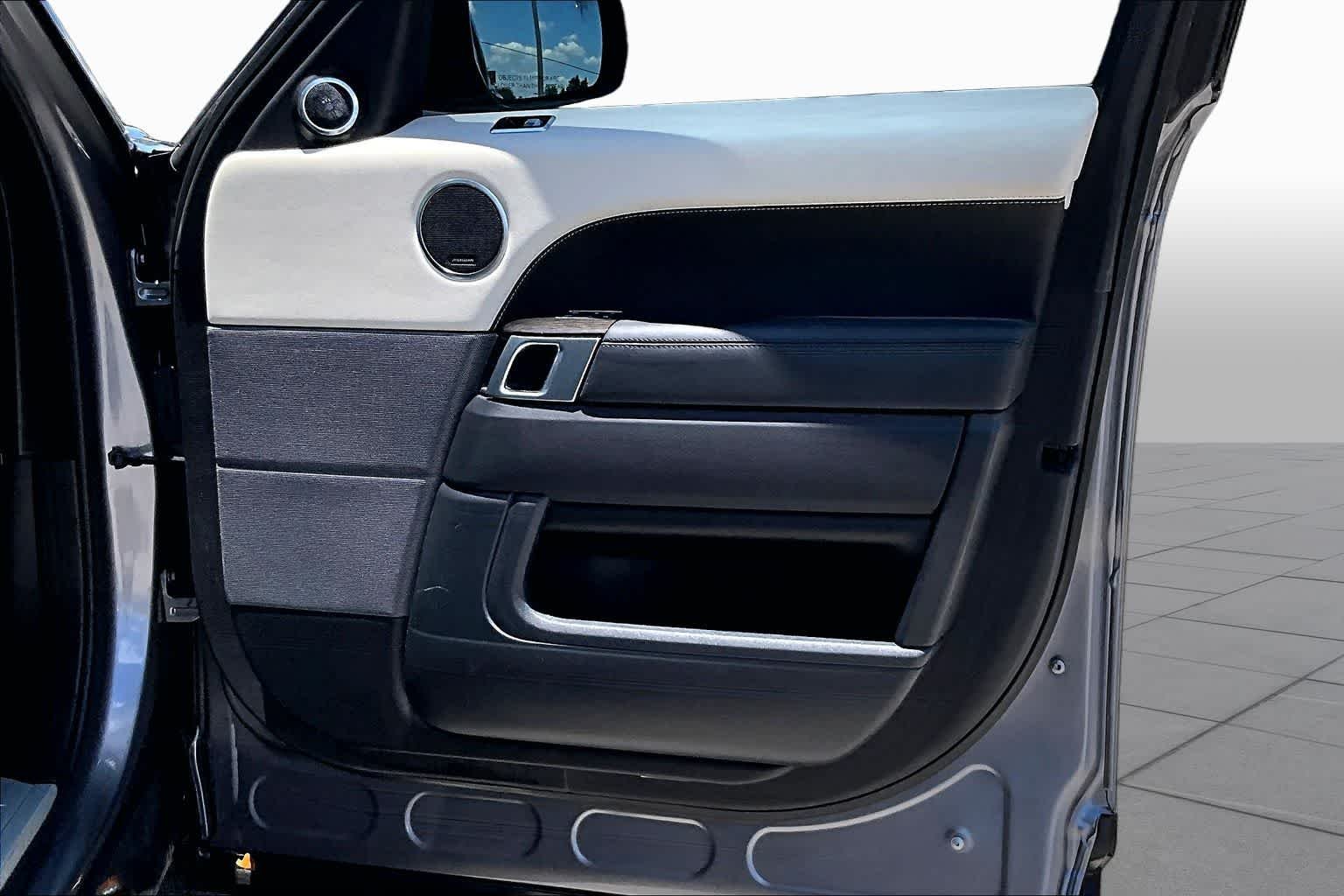 Used 2022 Ethereal Frost Silver Land Rover HSE Silver Edition image 27