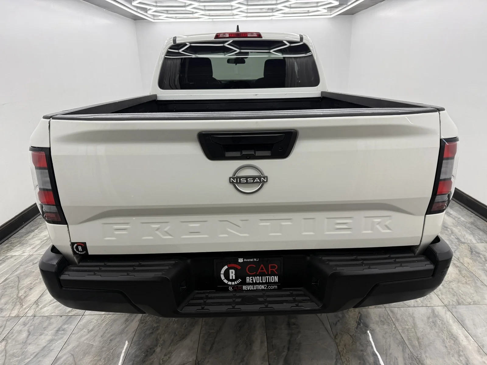 Used 2024 Glacier White Nissan S king cab 4x2 image 5