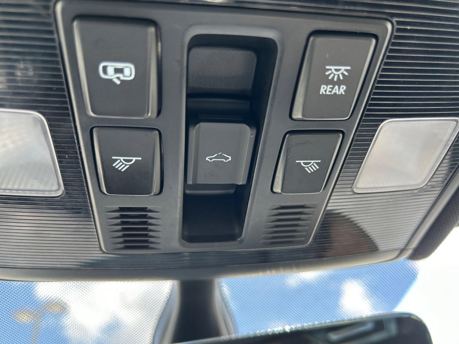 Used 2020 Platinum Gray Metallic Volkswagen R-Line image 17