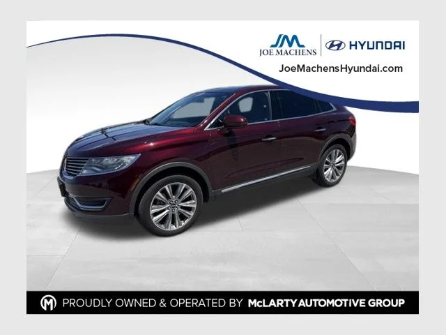 Used 2018 Red Lincoln Reserve image 1