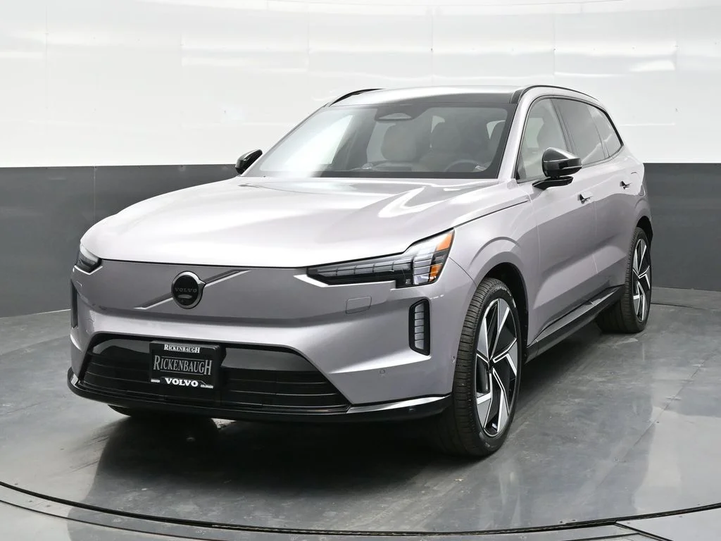 New 2026 Aurora Silver Volvo Ultra image 2