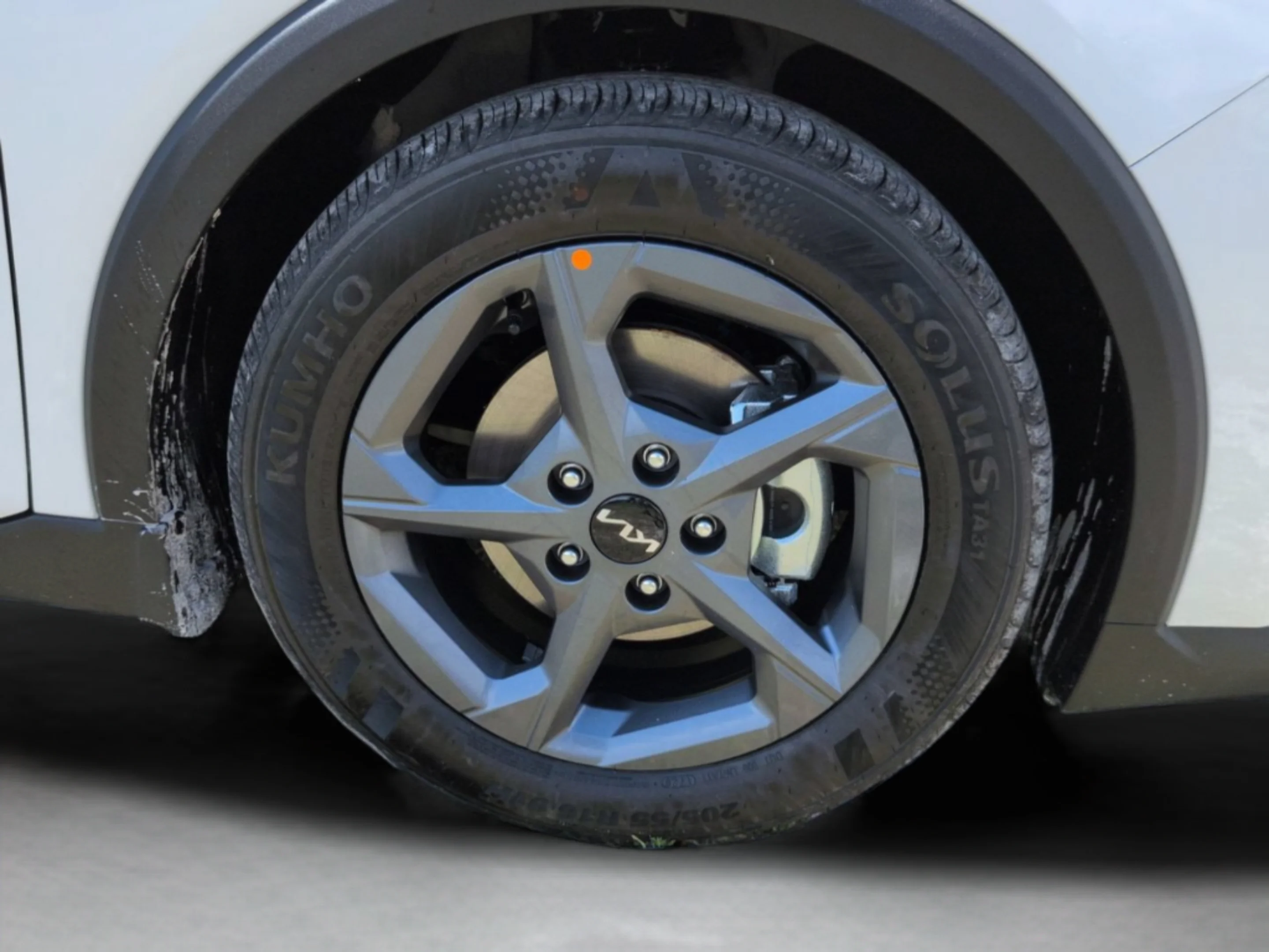New 2026 Snow White Pearl Kia LXS image 45