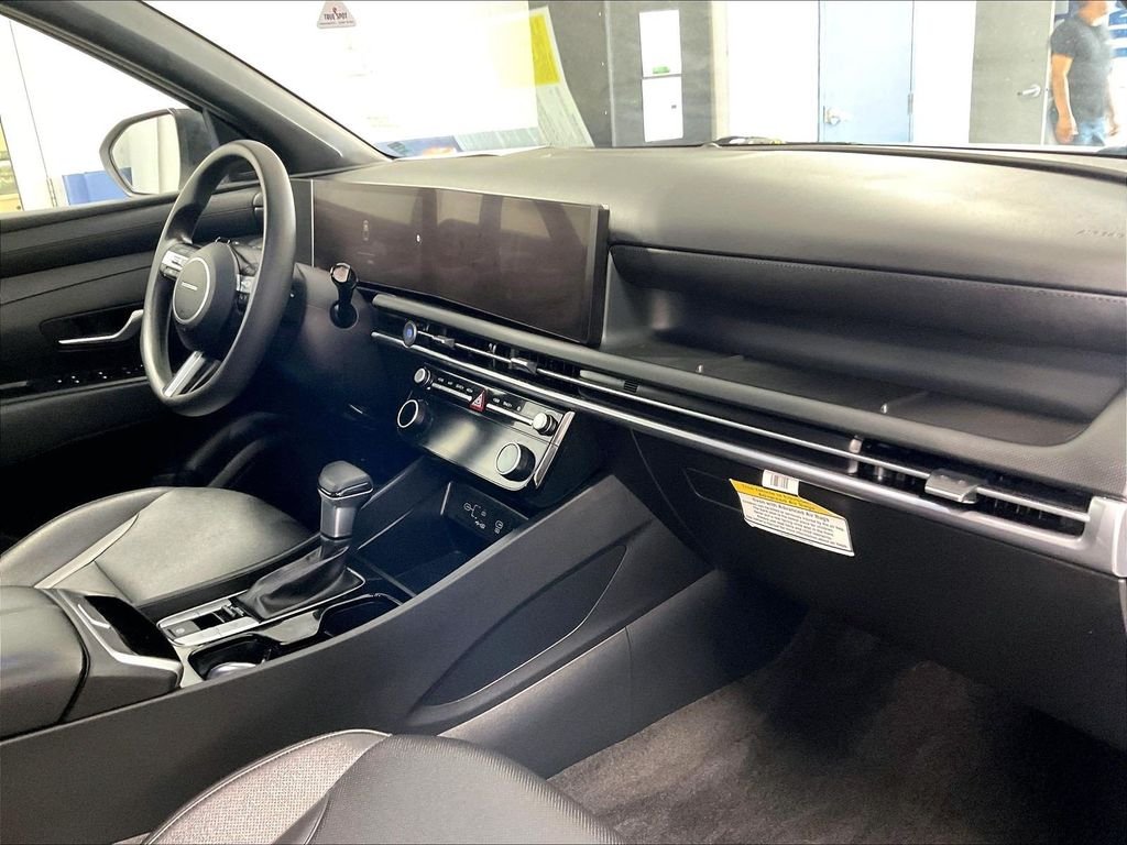 Used 2025 White Hyundai SEL image 14