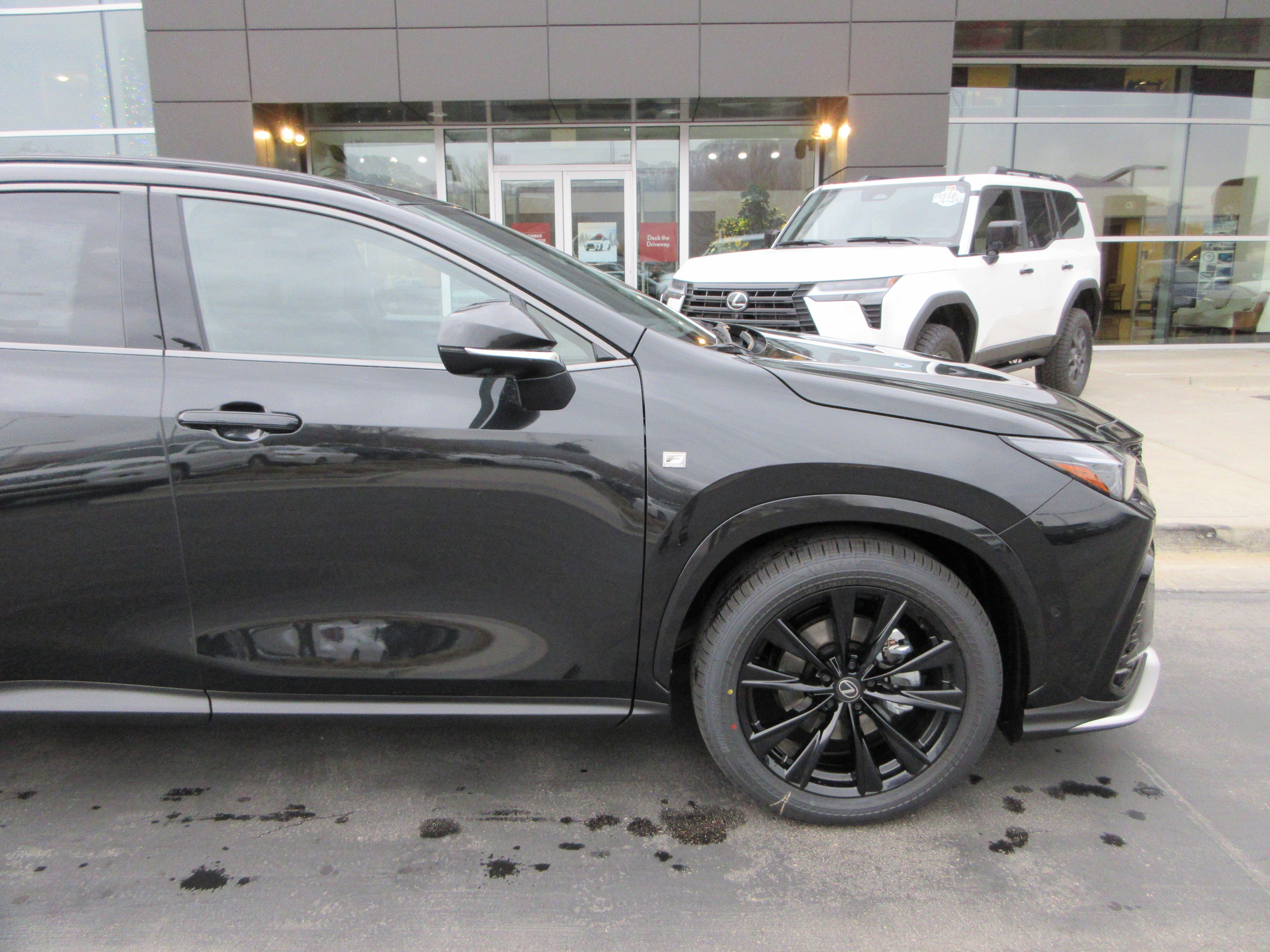 2026 Lexus NX 450h+ F-Sport - Photo 13