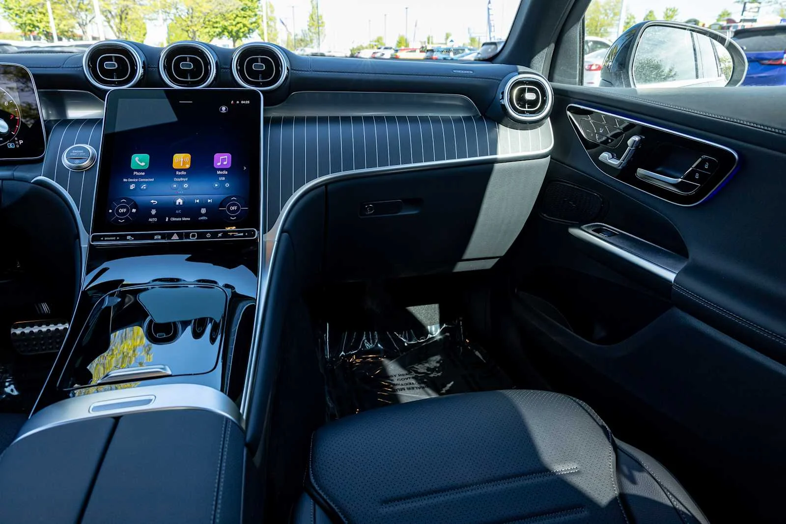 New 2026 Black Mercedes-Benz GLC 300 image 8