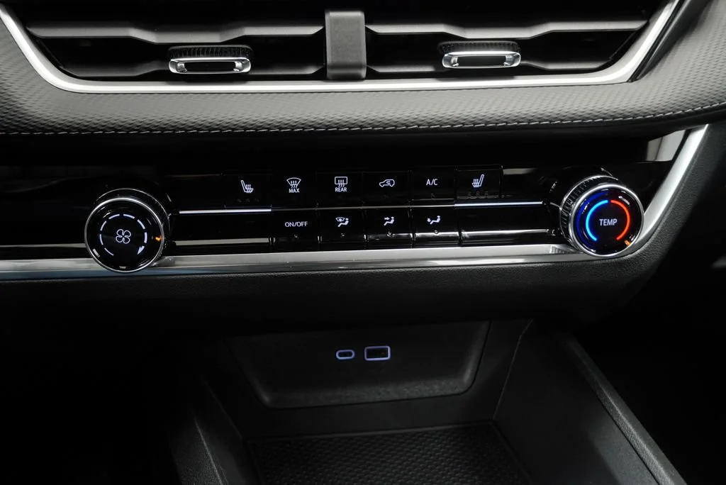 2027 Chevrolet Equinox LT - Photo 18