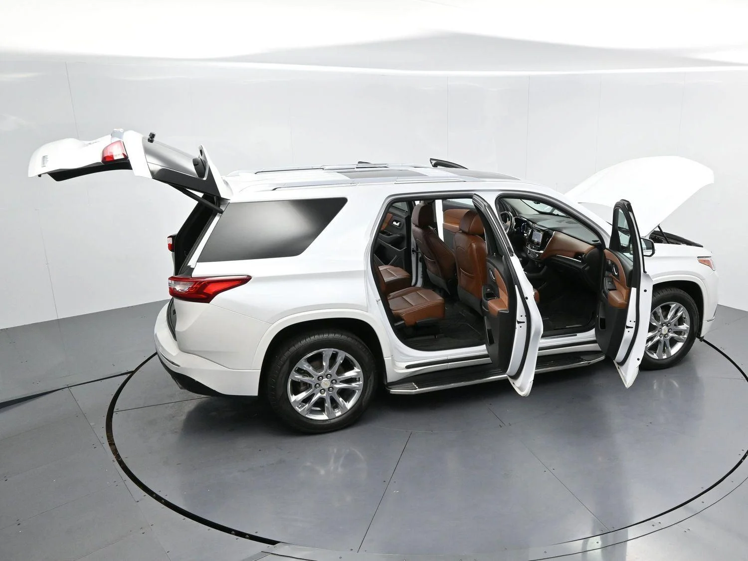 Used 2019 IRIDESCENT PEARL TRICOAT Chevrolet High Country image 50