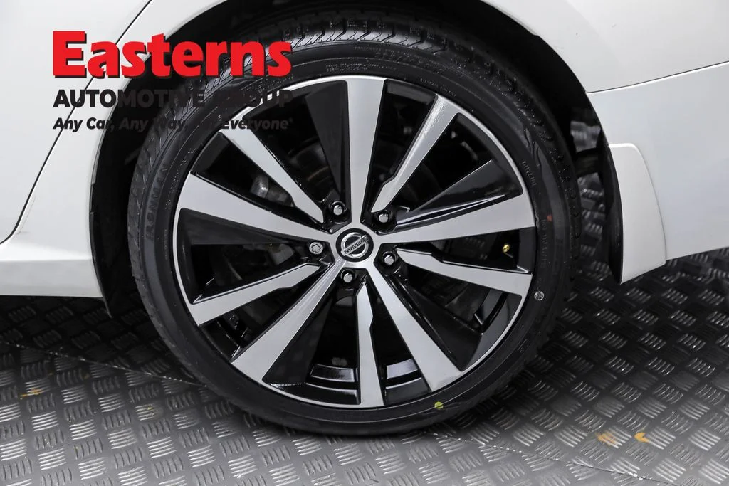 Used 2022 White Nissan 2.5 SR image 8