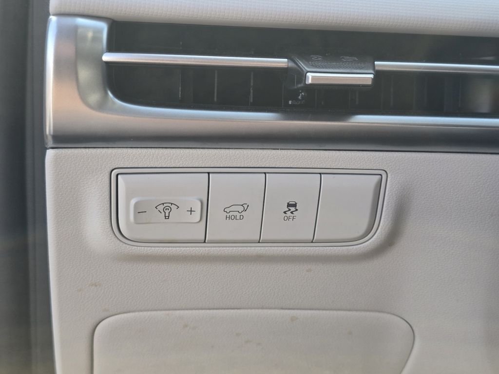 Used 2026 White Hyundai SEL image 24