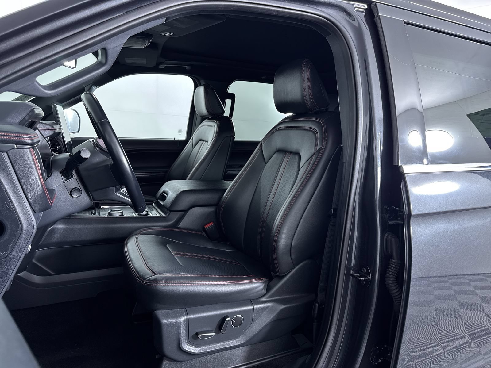 Used 2022 Dark Matter Metallic Ford Limited image 15
