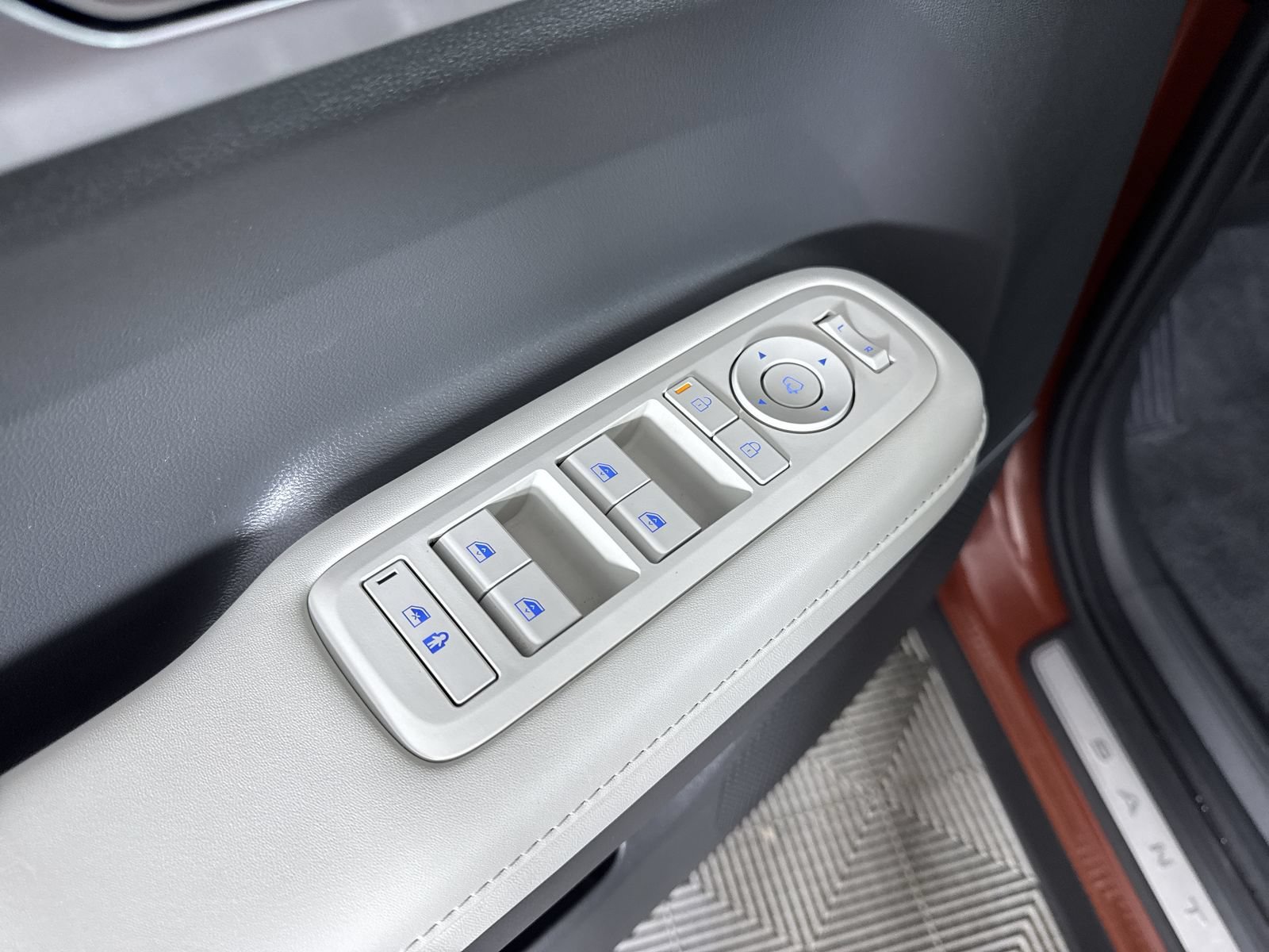 Used 2024 Terracotta Orange Hyundai Calligraphy image 14