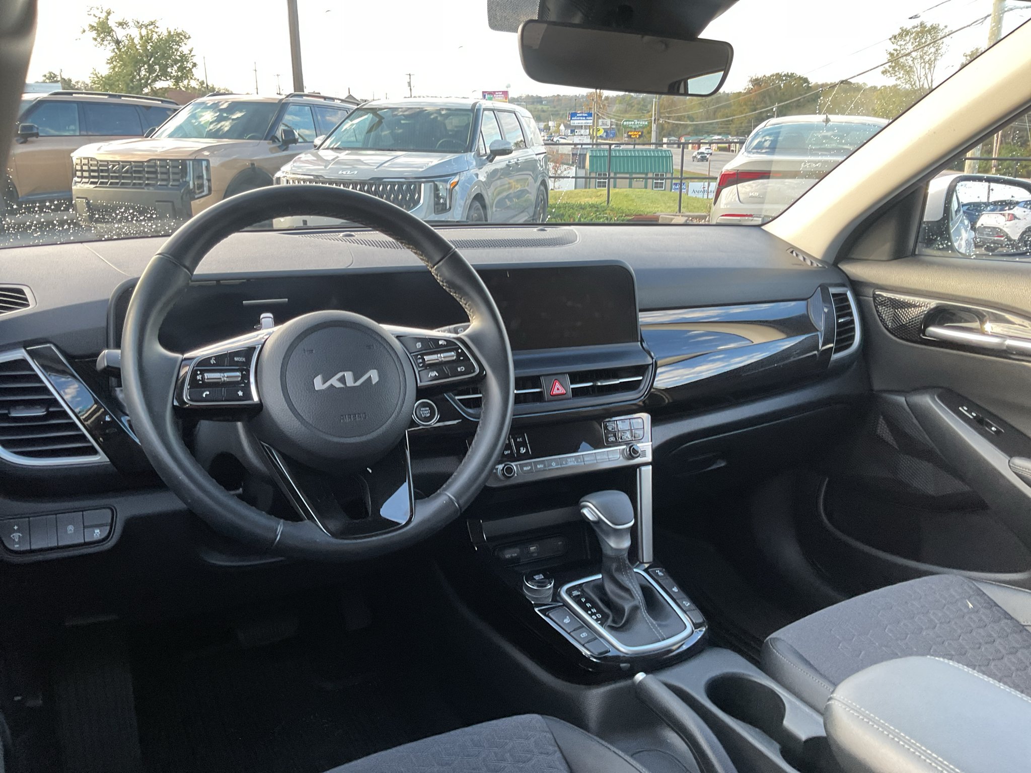 Used 2025 Snow White Pearl Kia S image 17