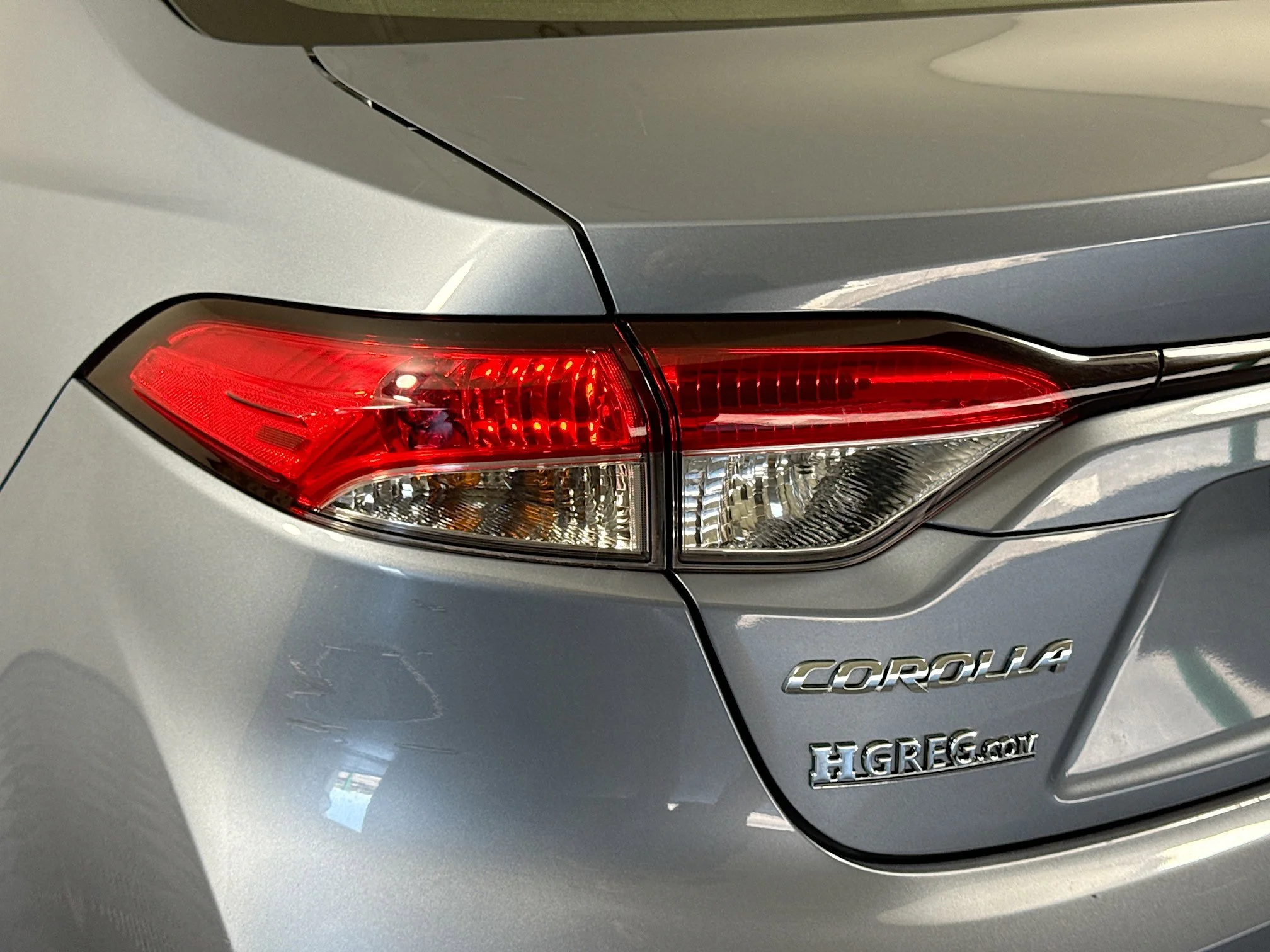 Used 2022 Celestite Toyota LE image 31