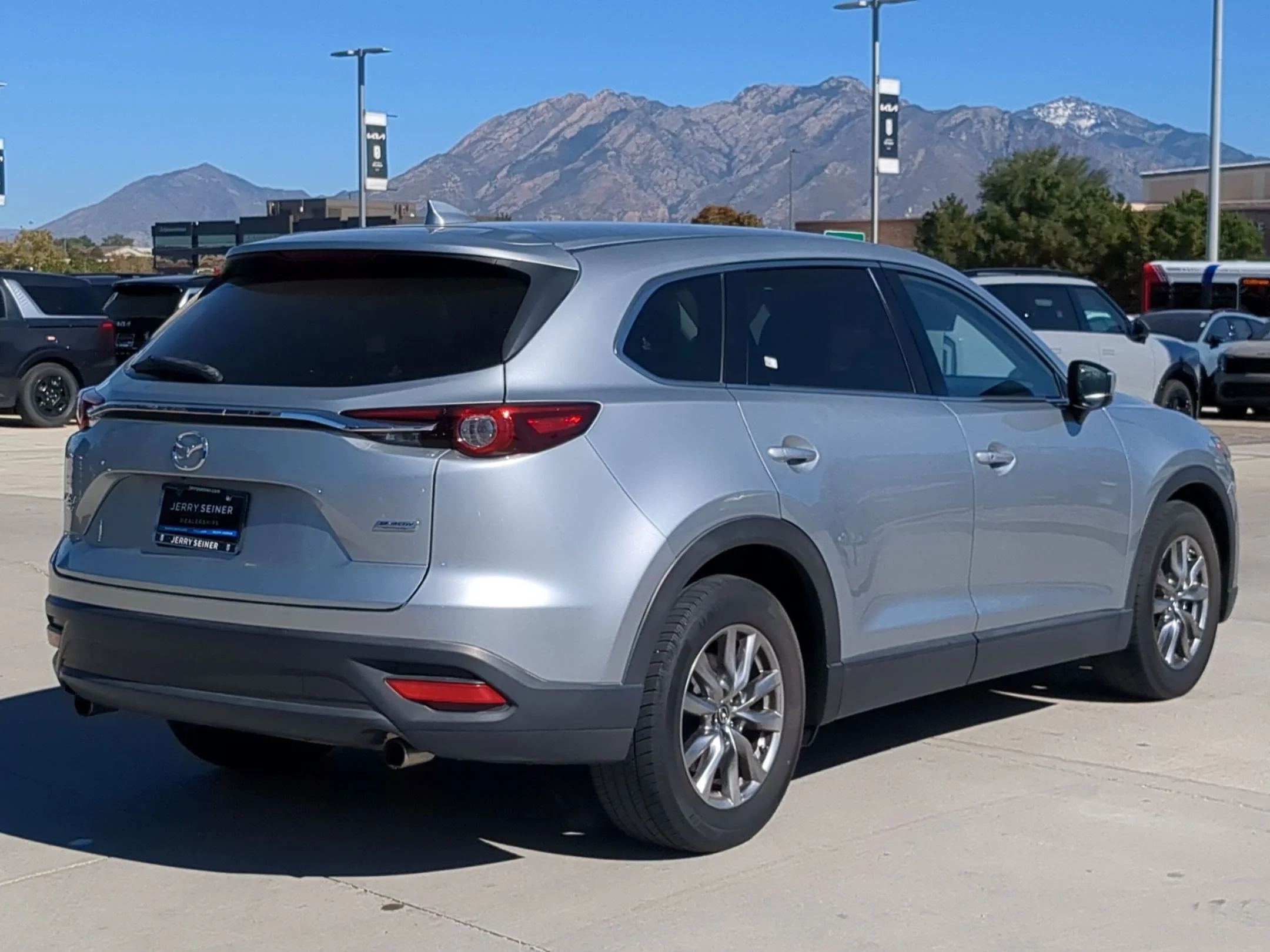Used 2018 Sonic Silver Metallic Mazda Touring image 5