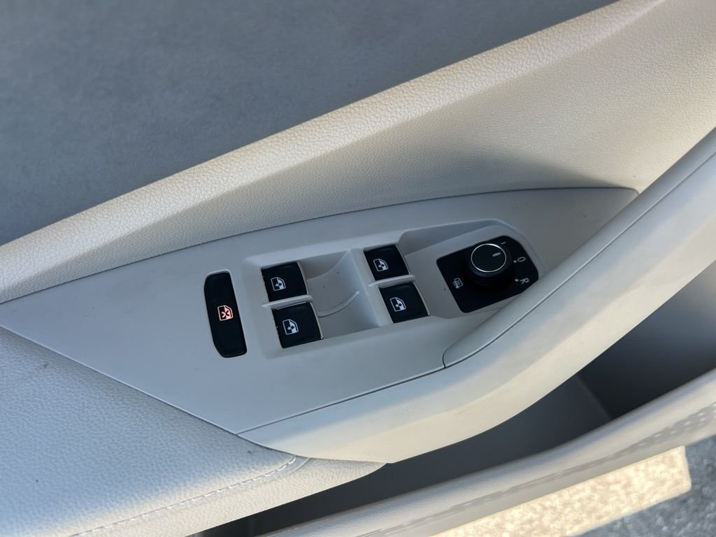 New 2026 White Volkswagen 1.5T SE image 19