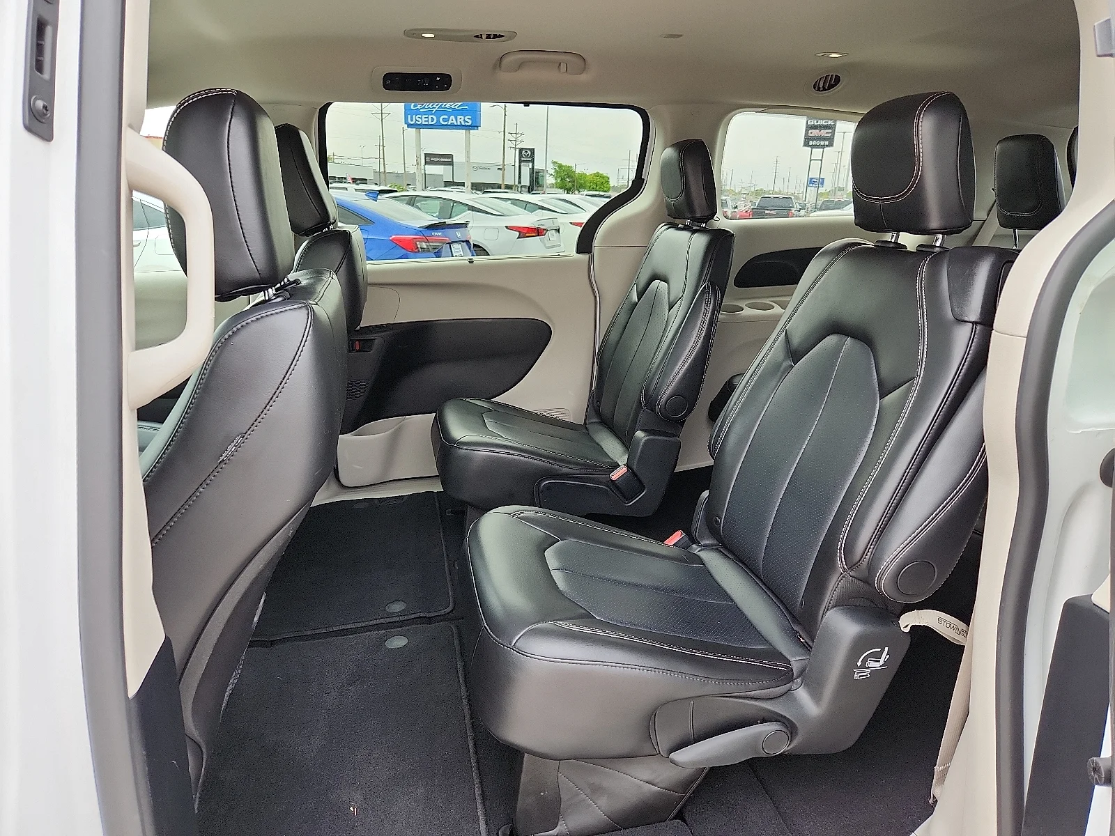2024 Chrysler Pacifica Touring L - Photo 16