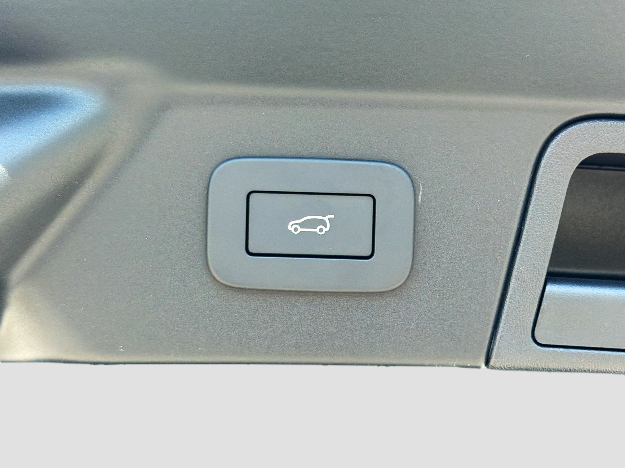 New 2026 Ostuni Pearl White Land Rover Belgravia Edition image 13