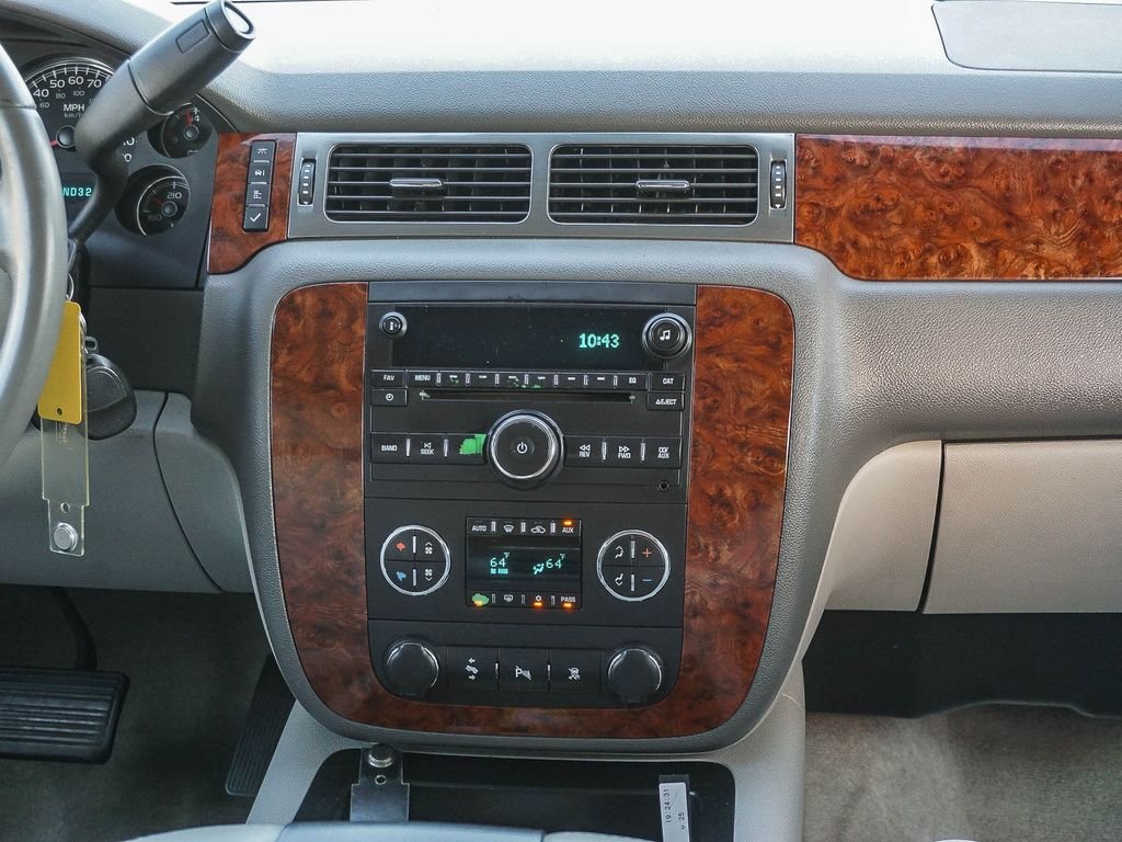 Used 2007 White Chevrolet LT image 15