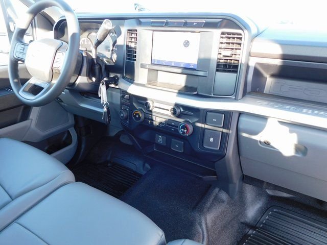 2024 Ford F-350 Super Duty Chassis Cab XL - Photo 16