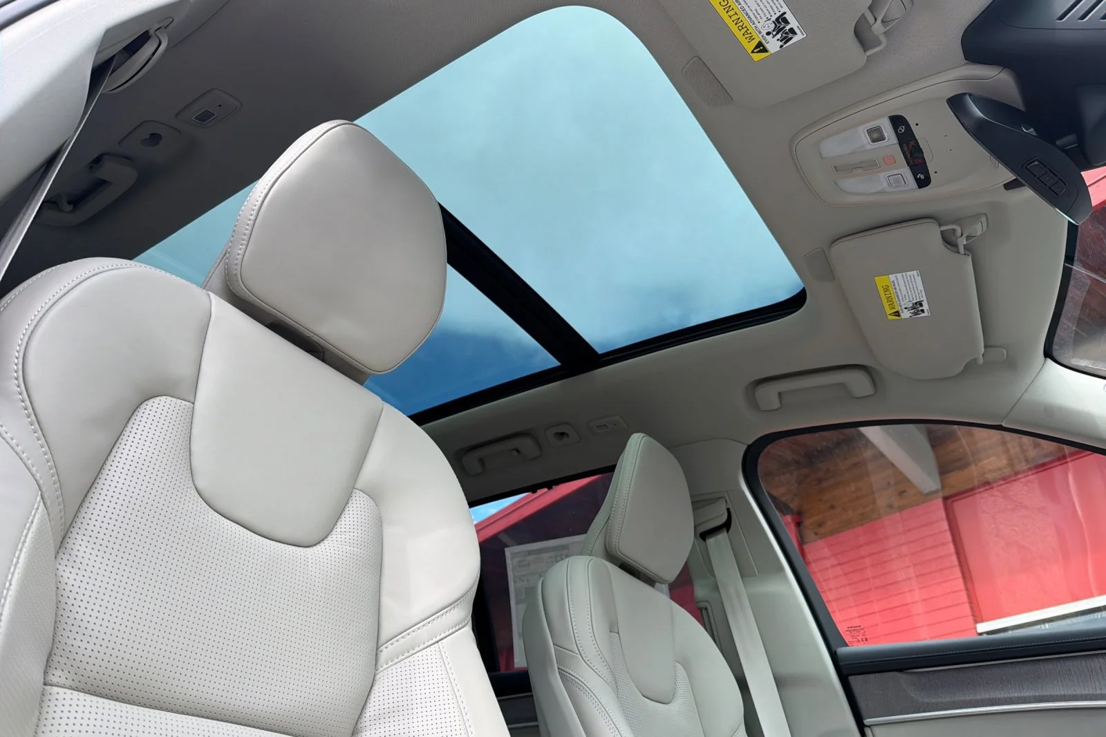 New 2026 VAPOUR GRAY Volvo Ultra image 12