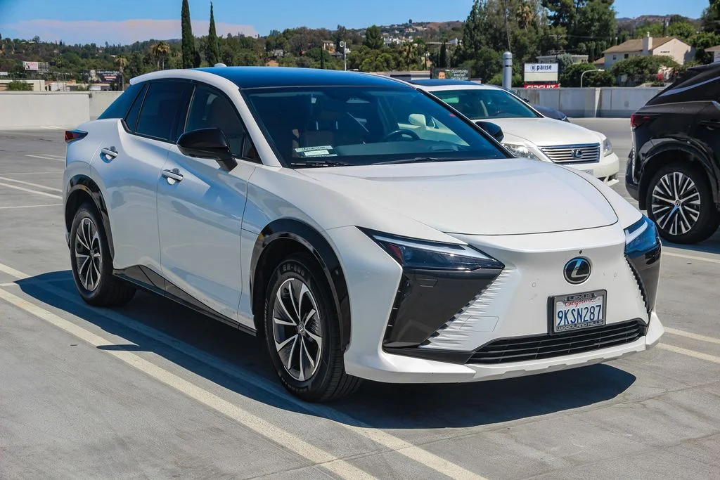 Used 2023 White Lexus 450e Premium image 3