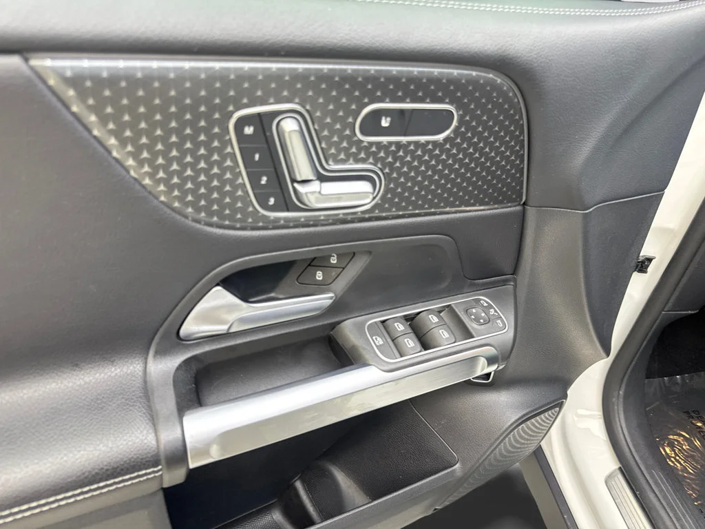 Used 2025 White Mercedes-Benz GLB 250 image 32