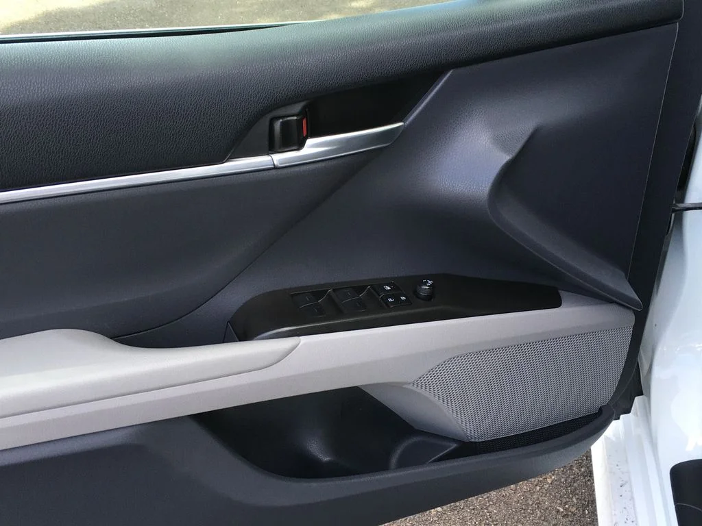 Used 2023 White Toyota LE image 18