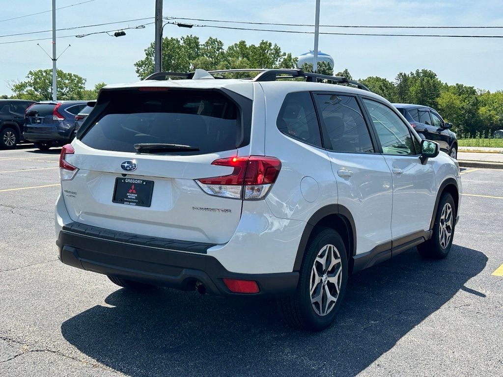 Used 2020 White Subaru Premium image 5
