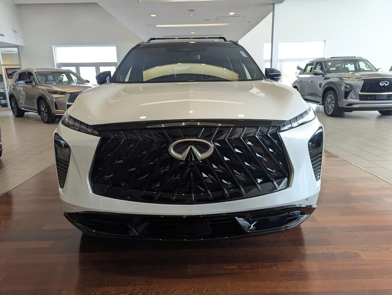 New 2027 2T RAD WHT INFINITI Autograph AWD image 8