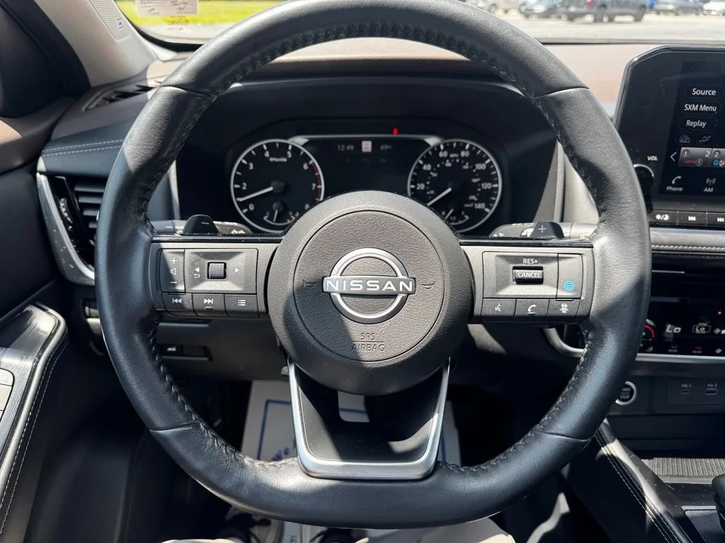 Used 2023 White Nissan SL image 16