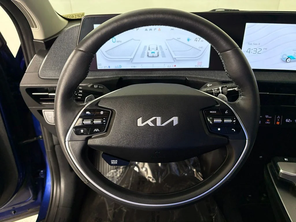 Used 2023 Blue Kia Wind image 22