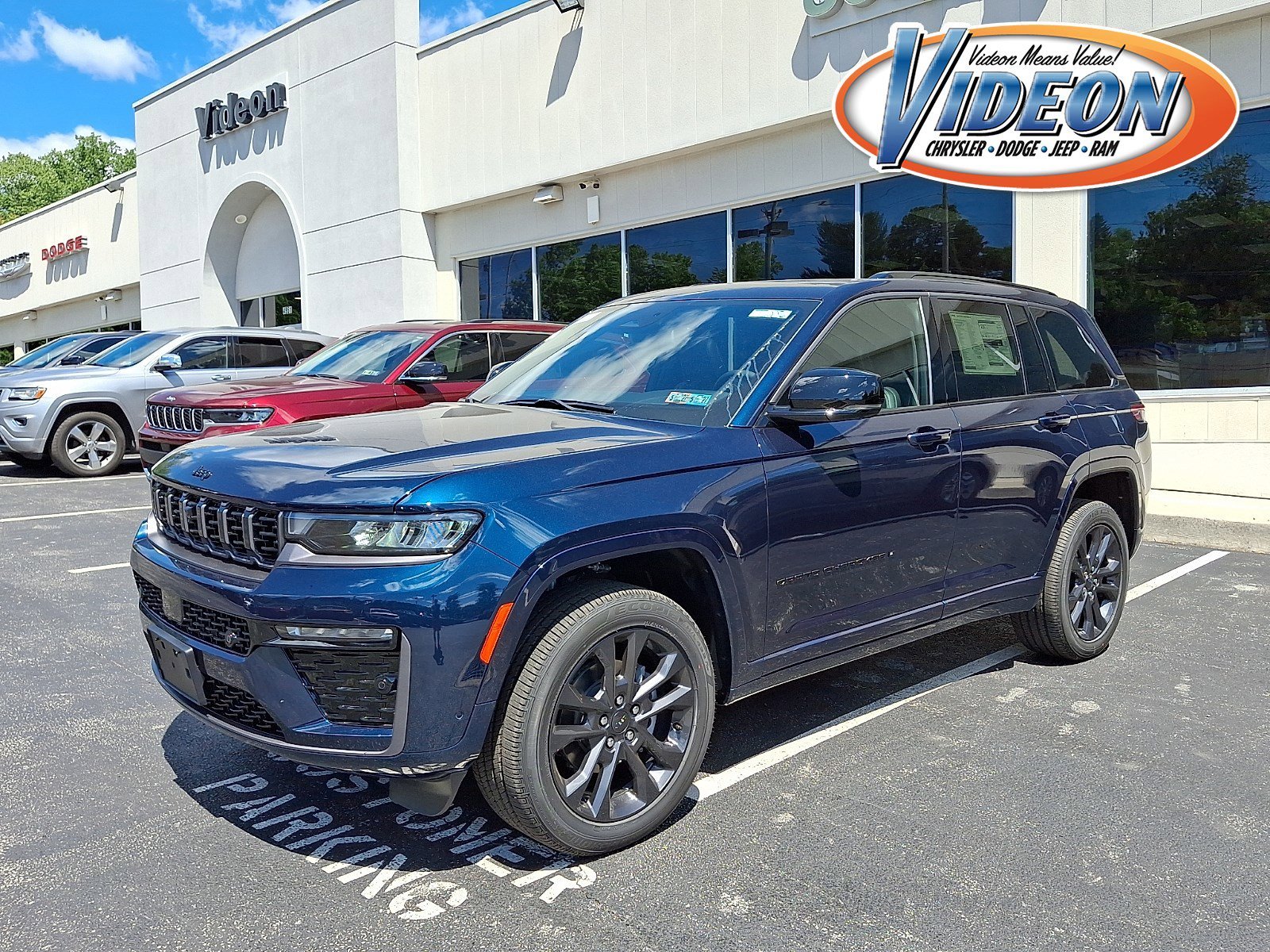 2026 Jeep Grand Cherokee Limited Reserve 4x4's photo