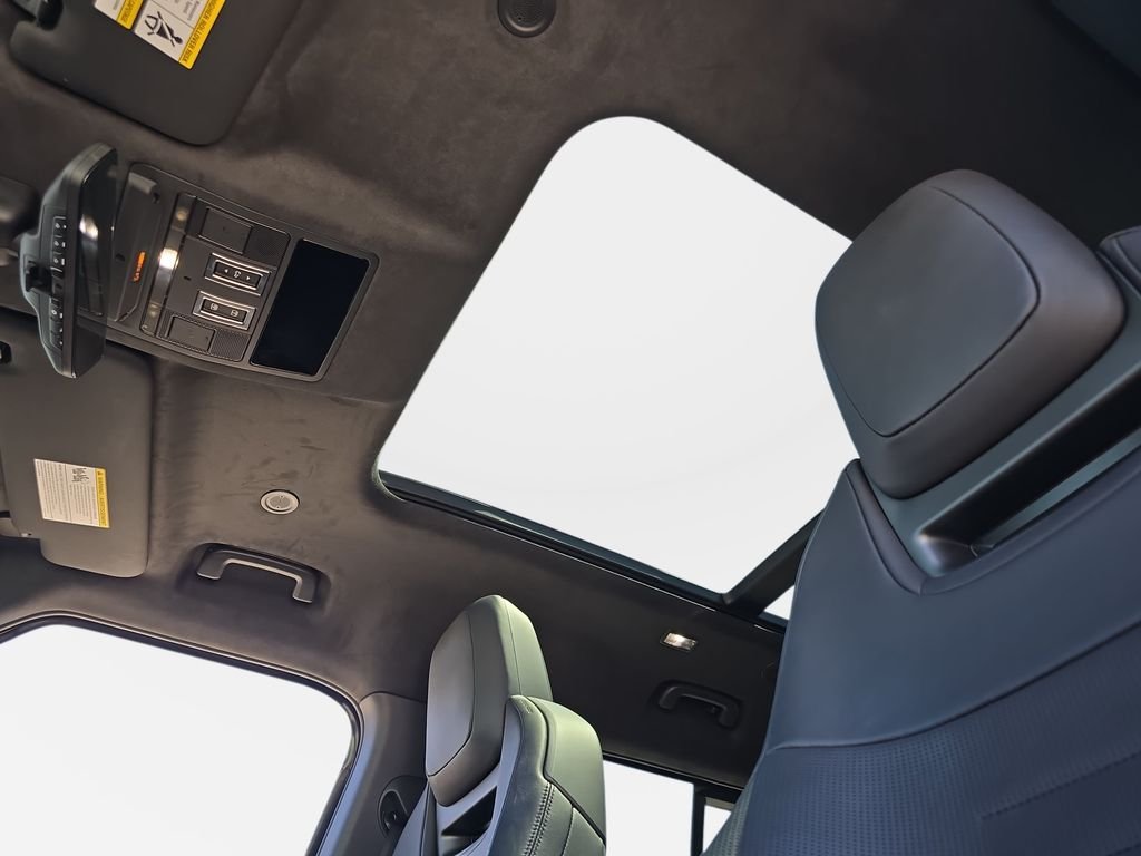 Used 2025 Brown Land Rover OCTA image 30