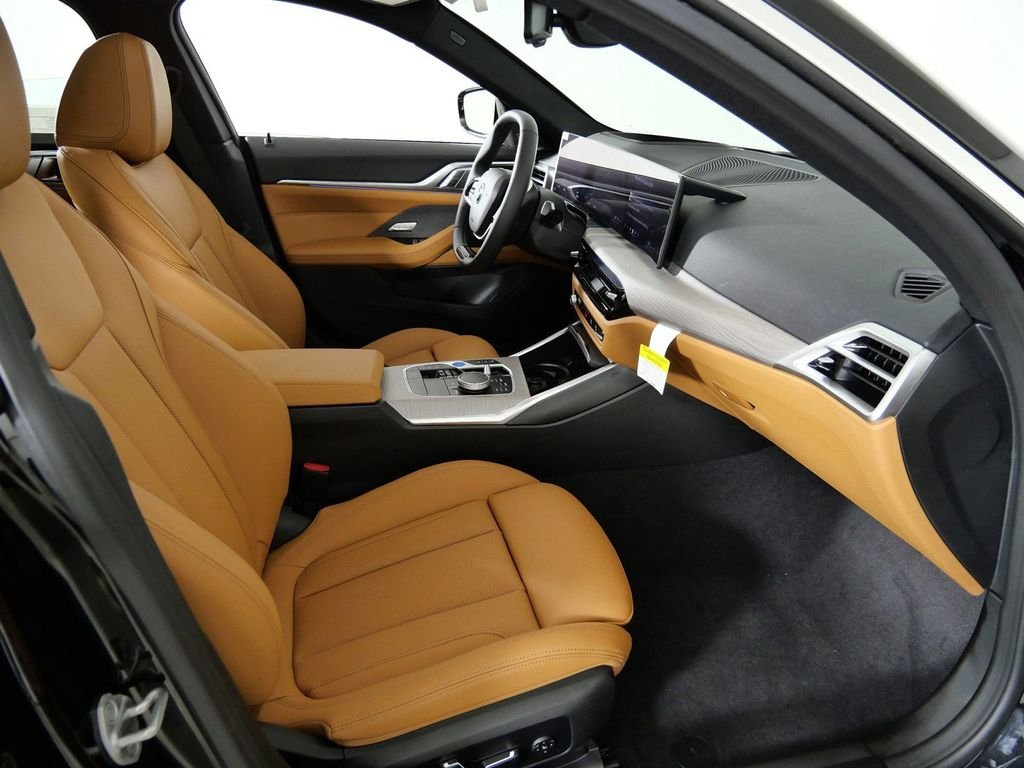 Used 2026 Black Sapphire Metallic BMW xDrive40 image 21