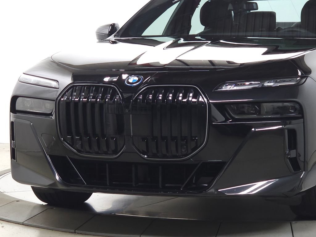 Used 2026 Black Sapphire Metallic BMW xDrive60 image 3