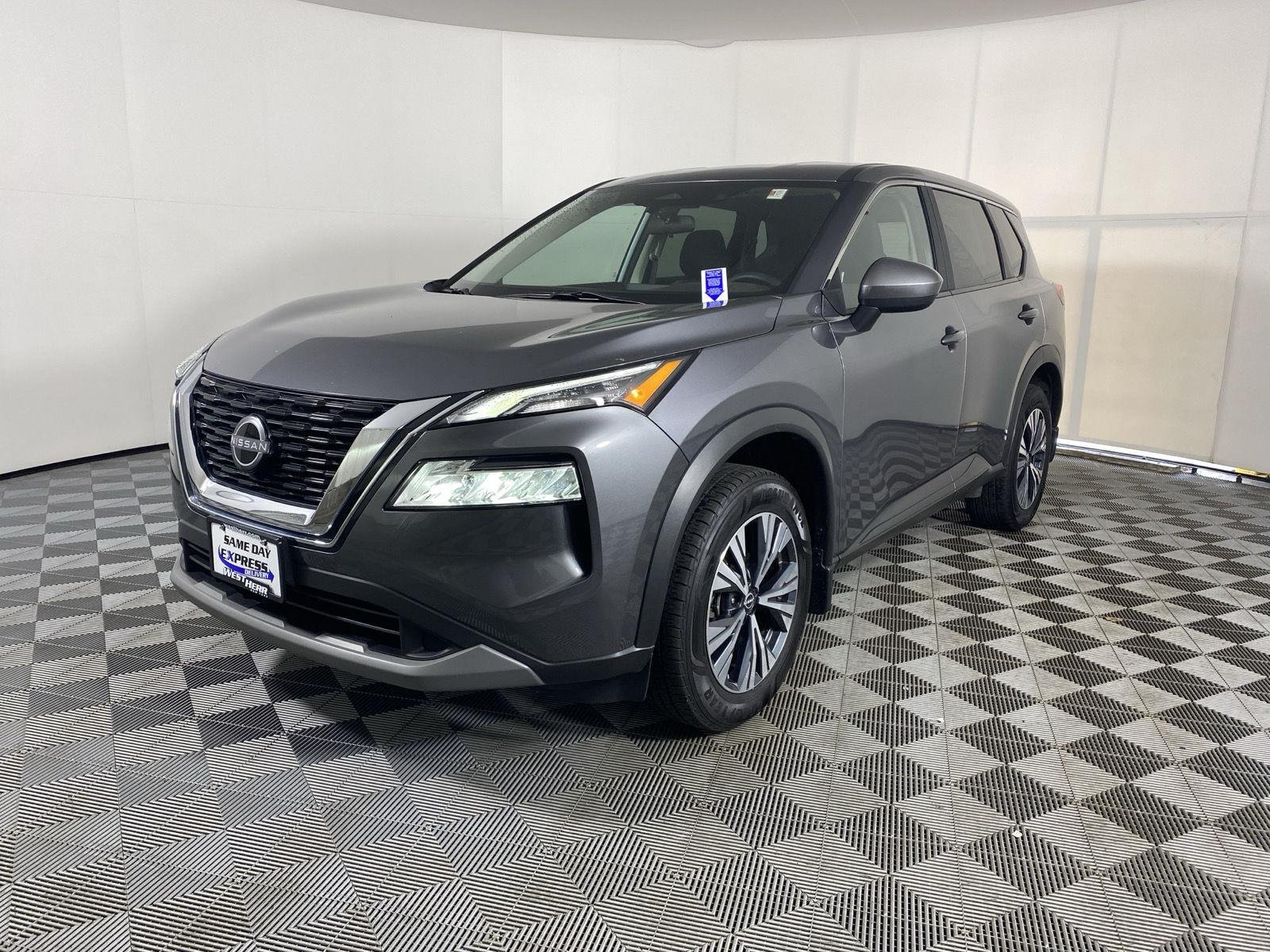 Used 2023 Gun Metallic Nissan SV image 3