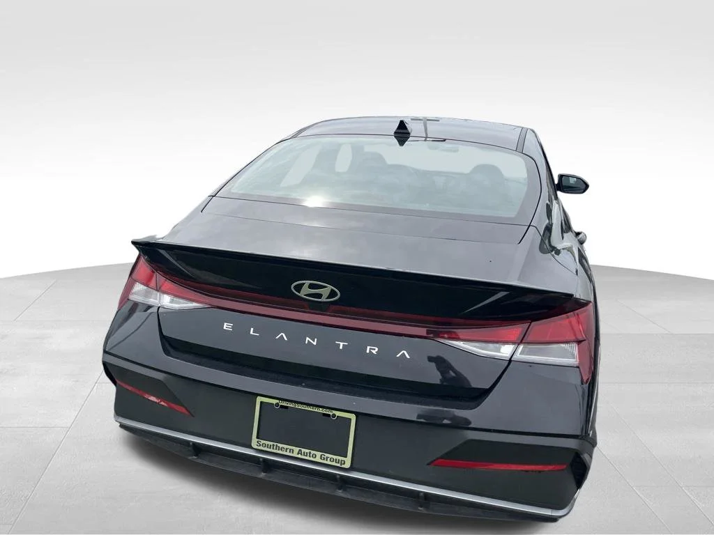 Used 2026 Black Hyundai SEL Sport image 5