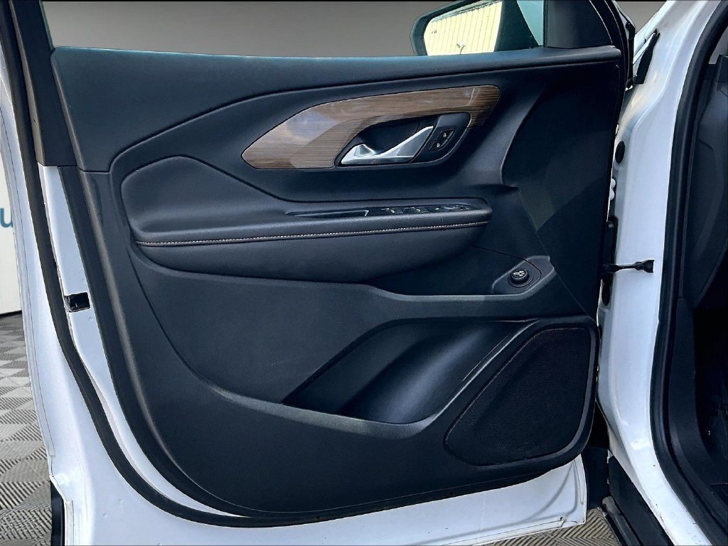 Used 2020 Summit White GMC SLE image 9